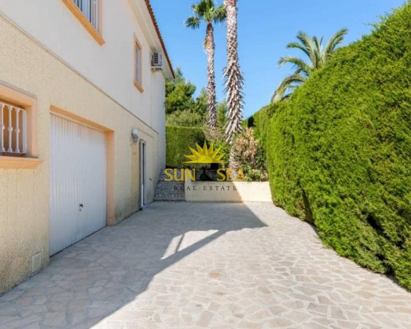 4 bedroom Villa for rent in Calpe / Calp with pool garage - € 3,000 (Ref: 7562241)
