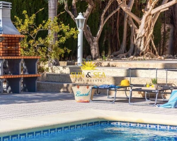 4 soveværelse Villa til leje i Pueblo, Calpe / Calp med swimmingpool garage - € 3.000 (Ref: 7562241)