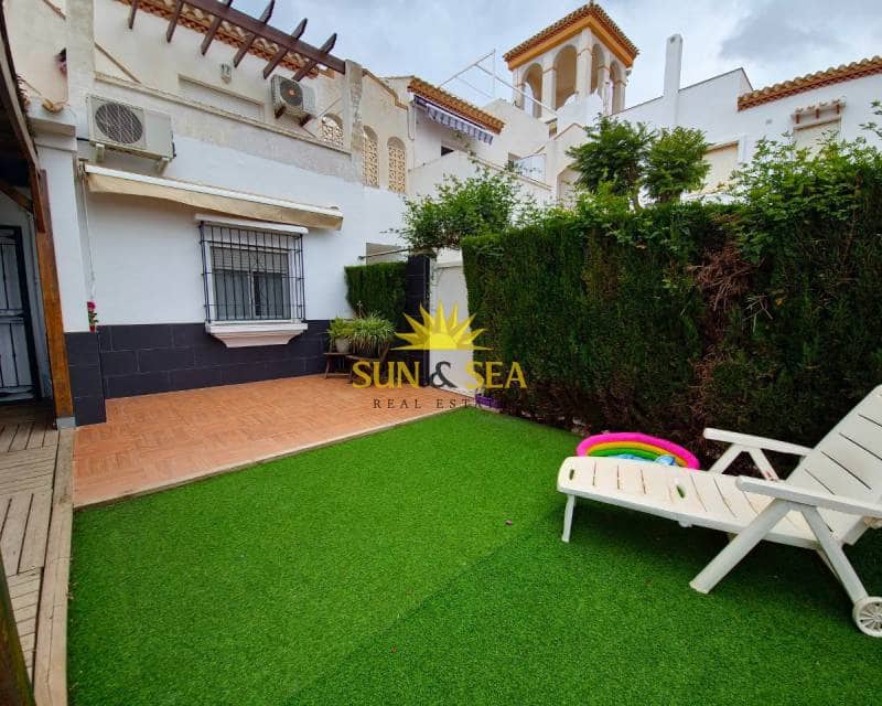 Maison de Ville de 3 chambres de location de vacances à Playa Flamenca avec piscine garage - 1 250 € (Ref: 7601570)