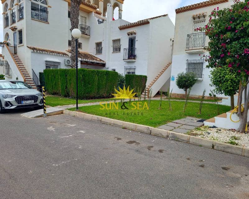 Maison de Ville de 3 chambres de location de vacances à Playa Flamenca avec piscine garage - 1 250 € (Ref: 7601570)
