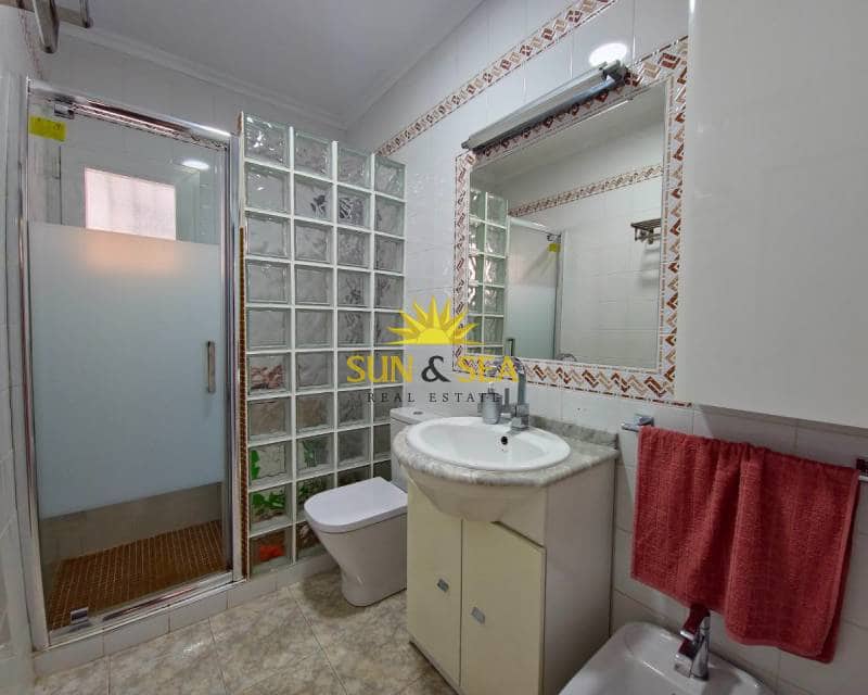 Maison de Ville de 3 chambres de location de vacances à Playa Flamenca avec piscine garage - 1 250 € (Ref: 7601570)