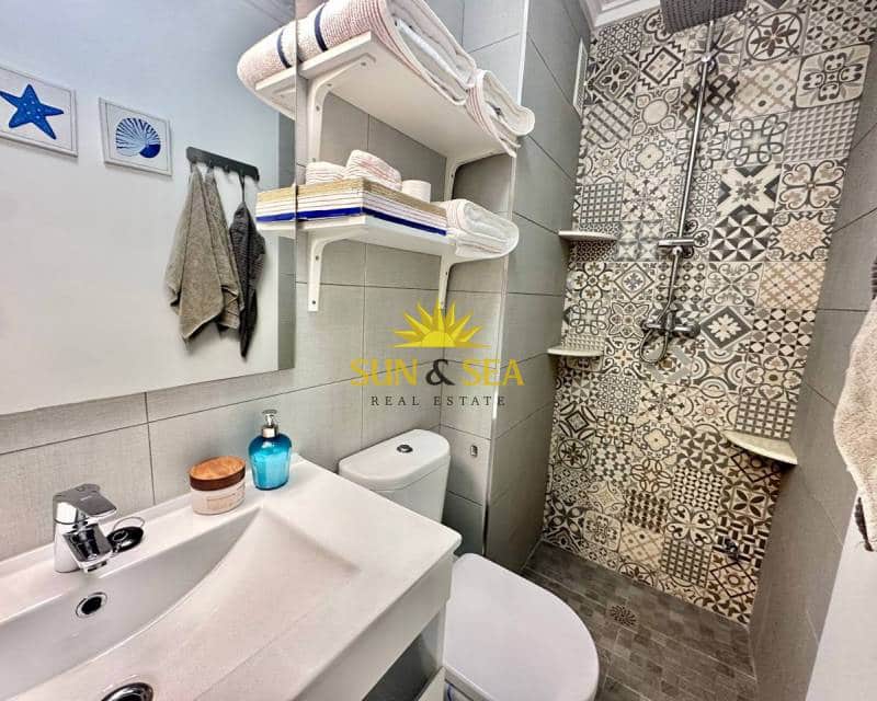 3 sypialnia Apartament na kwatery wakacyjne w Torrevieja z basenem - 1 100 € (Ref: 7749355)