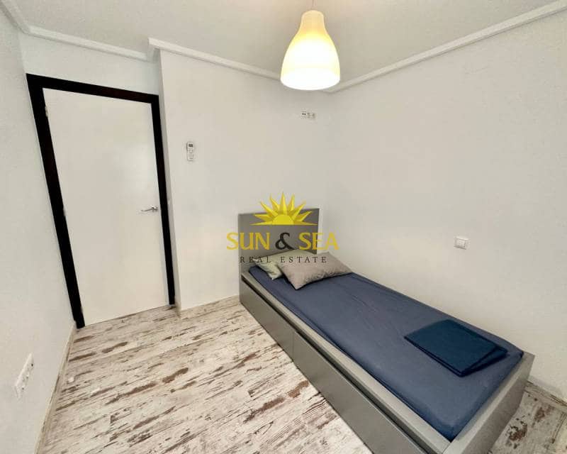 3 soveværelse Lejlighed til leje i Torrevieja - € 1.350 (Ref: 7776980)