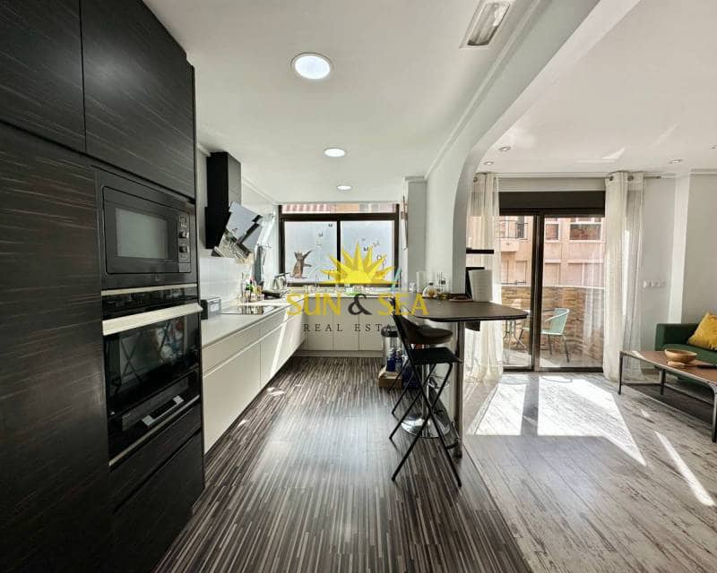 3 soveværelse Lejlighed til leje i Torrevieja - € 1.350 (Ref: 7776980)