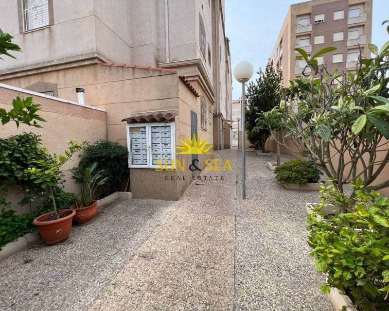 2 slaapkamer Appartement te huur in Torrevieja met zwembad - € 650 (Ref: 7776981)