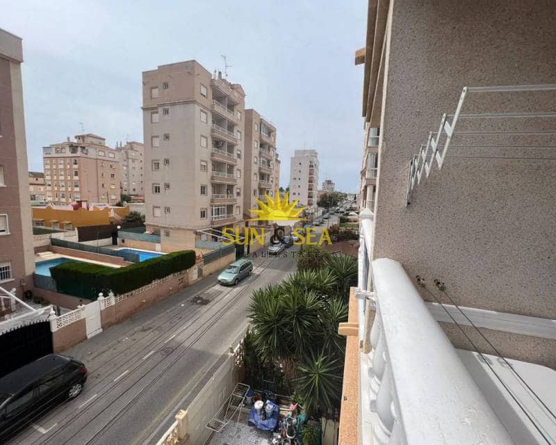 2 slaapkamer Appartement te huur in Torrevieja met zwembad - € 650 (Ref: 7776981)