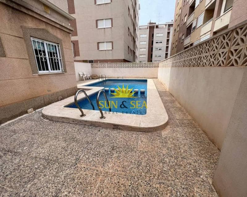2 slaapkamer Appartement te huur in Torrevieja met zwembad - € 650 (Ref: 7776981)