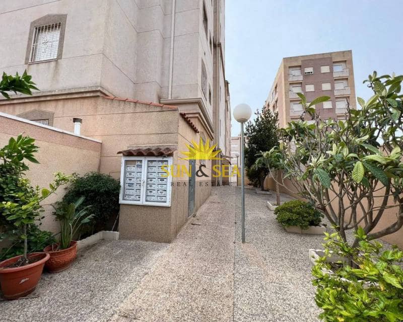 2 slaapkamer Appartement te huur in Torrevieja met zwembad - € 650 (Ref: 7776981)