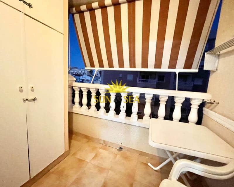 2 slaapkamer Appartement te huur in Torrevieja met zwembad - € 650 (Ref: 7776981)