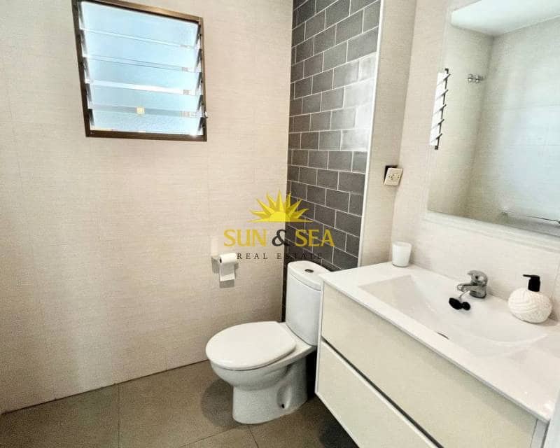 3 sypialnia Apartament do wynajęcia w Torrevieja z garażem - 1 500 € (Ref: 7798687)