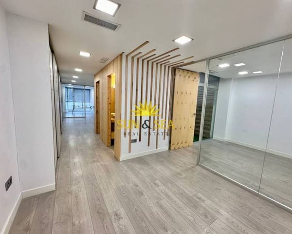 Kaupallinen vuokrattavana paikassa Centro - Muelle Pesquero, Torrevieja - 1 000 € (Ref: 7829671)