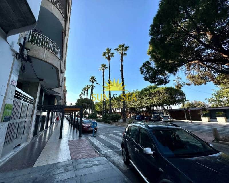 Commercial for rent in Torrevieja - € 1,000 (Ref: 7829671)