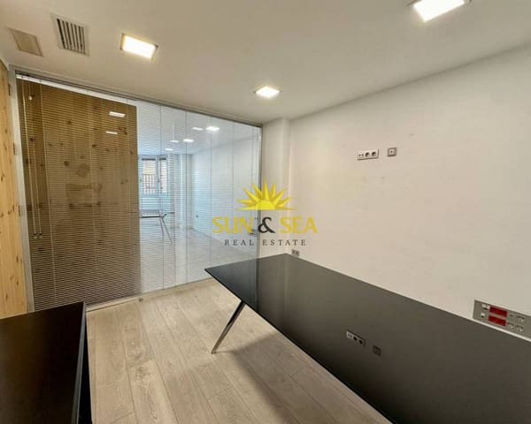 Kaupallinen vuokrattavana paikassa Centro - Muelle Pesquero, Torrevieja - 1 000 € (Ref: 7829671)