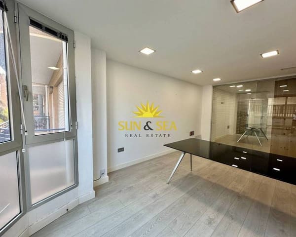 Kaupallinen vuokrattavana paikassa Centro - Muelle Pesquero, Torrevieja - 1 000 € (Ref: 7829671)