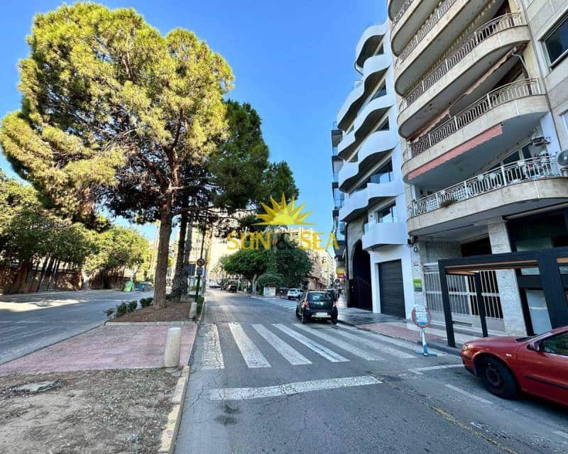 Commercial for rent in Torrevieja - € 1,000 (Ref: 7829671)