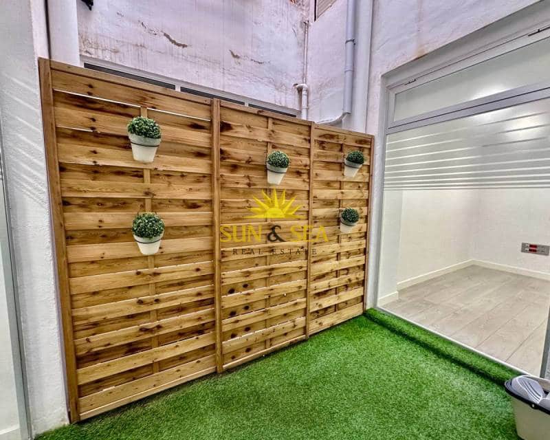 Commercial for rent in Torrevieja - € 1,000 (Ref: 7829671)