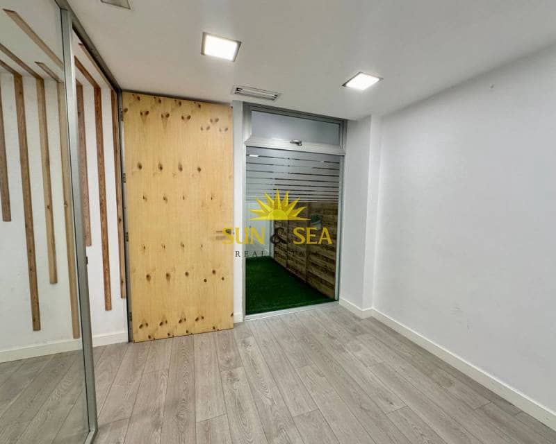 Commercial for rent in Torrevieja - € 1,000 (Ref: 7829671)