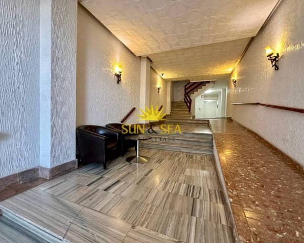 Kaupallinen vuokrattavana paikassa Centro - Muelle Pesquero, Torrevieja - 1 000 € (Ref: 7829671)
