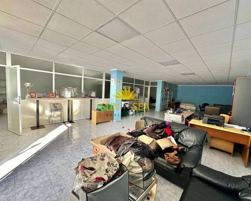 Kommersiell til leie i Torrevieja - € 850 (Ref: 7837881)