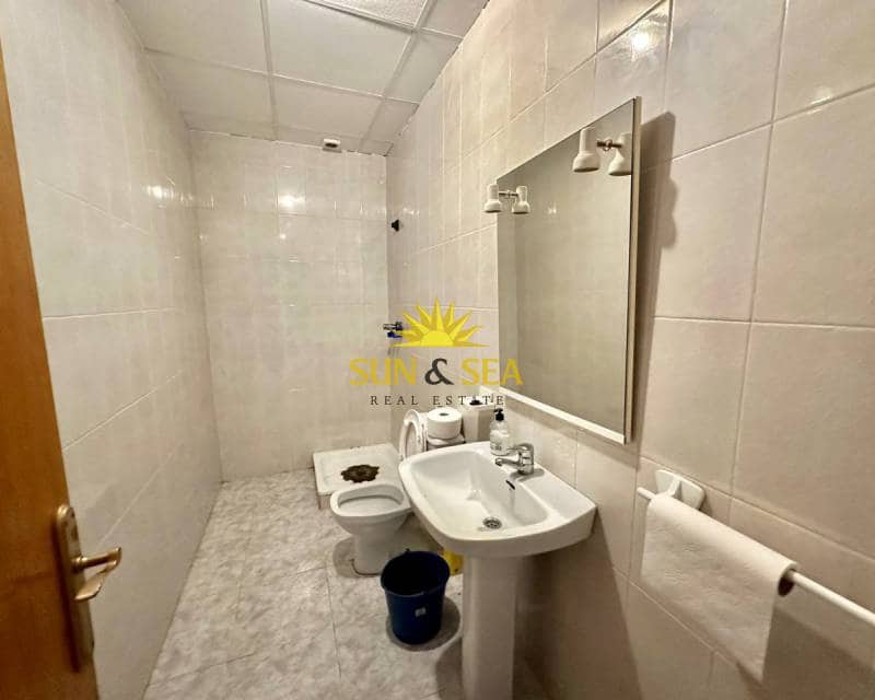 Kommersiell til leie i Torrevieja - € 850 (Ref: 7837881)