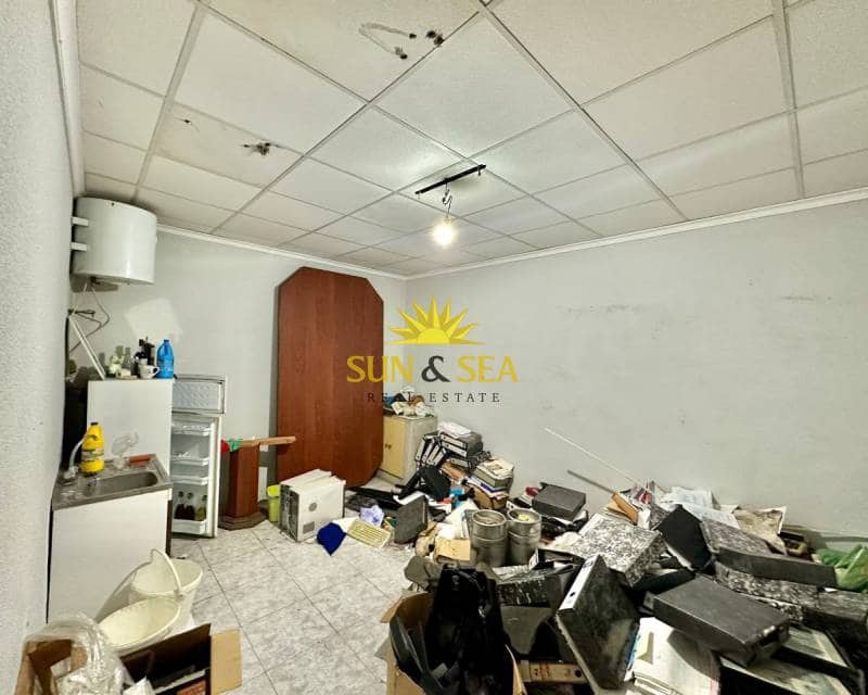 Kommersiell til leie i Torrevieja - € 850 (Ref: 7837881)