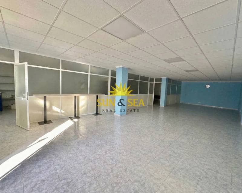 Commercial for rent in Torrevieja - € 850 (Ref: 7837881)