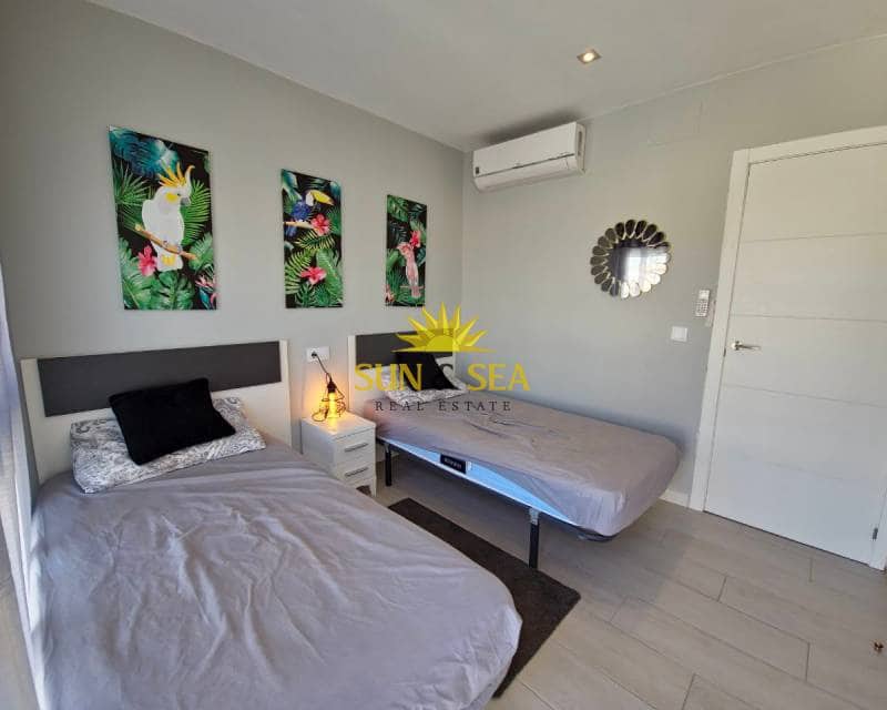 3 soveværelse Penthouse til leje i La Regia med swimmingpool garage - € 1.250 (Ref: 7844405)