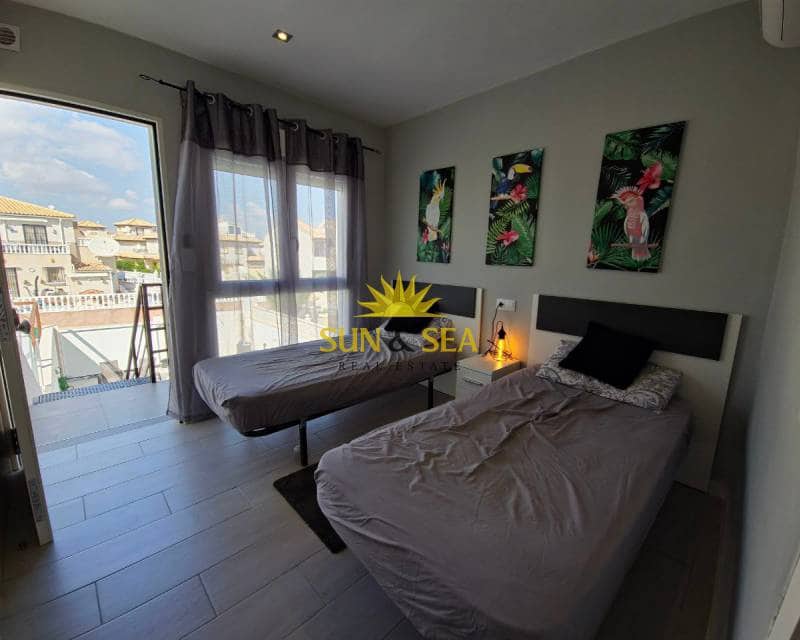 3 soveværelse Penthouse til leje i La Regia med swimmingpool garage - € 1.250 (Ref: 7844405)