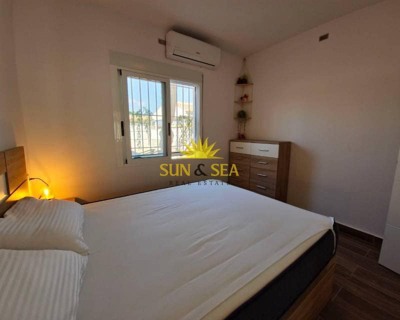 Maison de Ville de 3 chambres à louer à La Regia avec piscine garage - 1 300 € (Ref: 7846955)