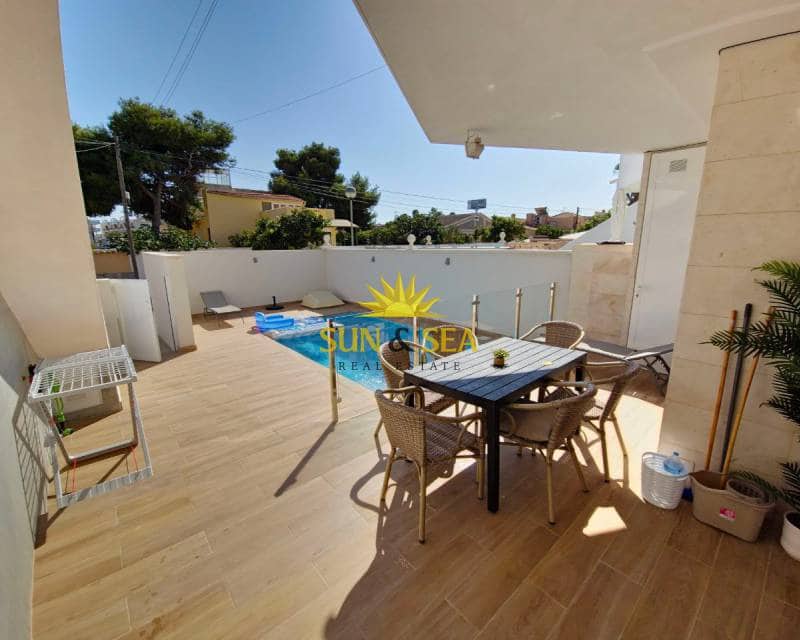 Maison de Ville de 3 chambres à louer à La Regia avec piscine garage - 1 300 € (Ref: 7846955)