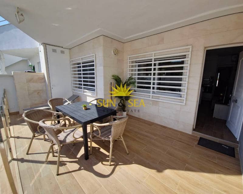 Maison de Ville de 3 chambres à louer à La Regia avec piscine garage - 1 300 € (Ref: 7846955)