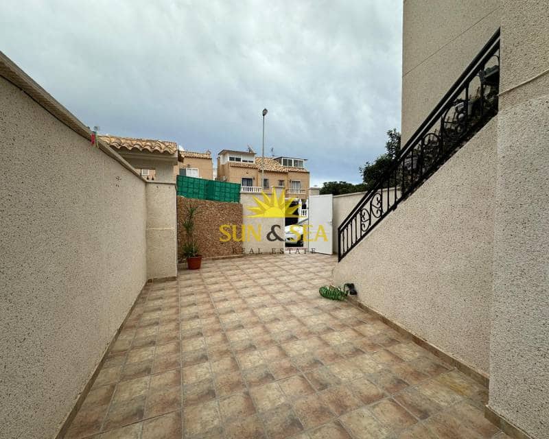 2 soveværelse Byhus til leje i Torrevieja med swimmingpool - € 900 (Ref: 7871544)