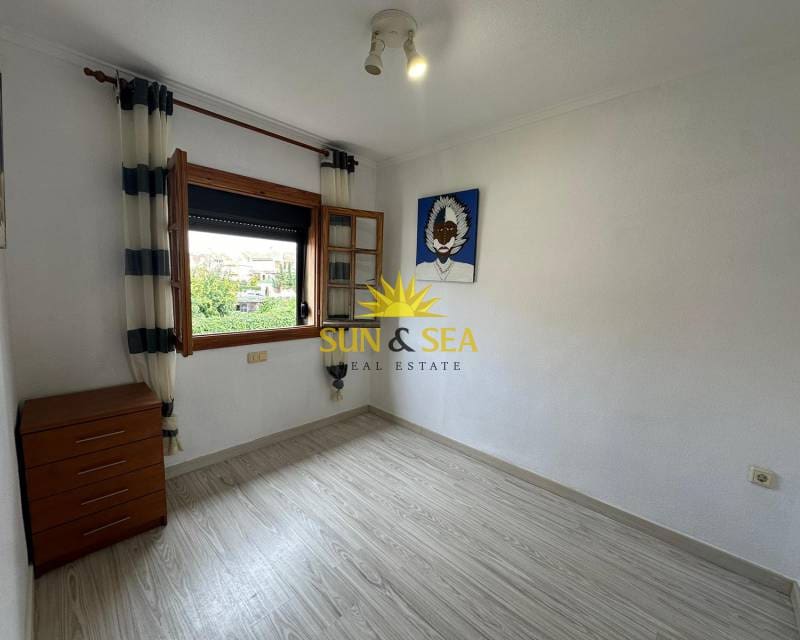 2 soveværelse Byhus til leje i Torrevieja med swimmingpool - € 900 (Ref: 7871544)