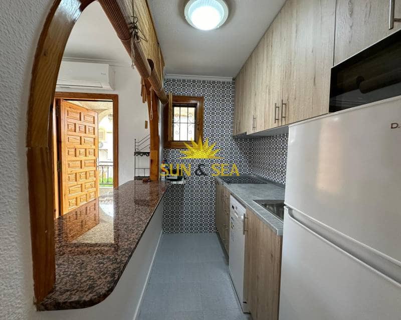 2 soveværelse Byhus til leje i Torrevieja med swimmingpool - € 900 (Ref: 7871544)