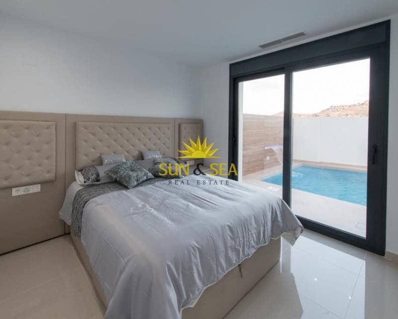 3 bedroom Villa for rent in Benijofar with pool garage - € 1,800 (Ref: 7875991)