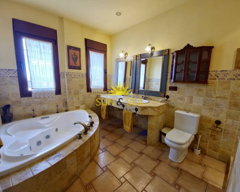 4 quarto Moradia para venda em San Miguel de Salinas com piscina - 990 000 € (Ref: 7951025)