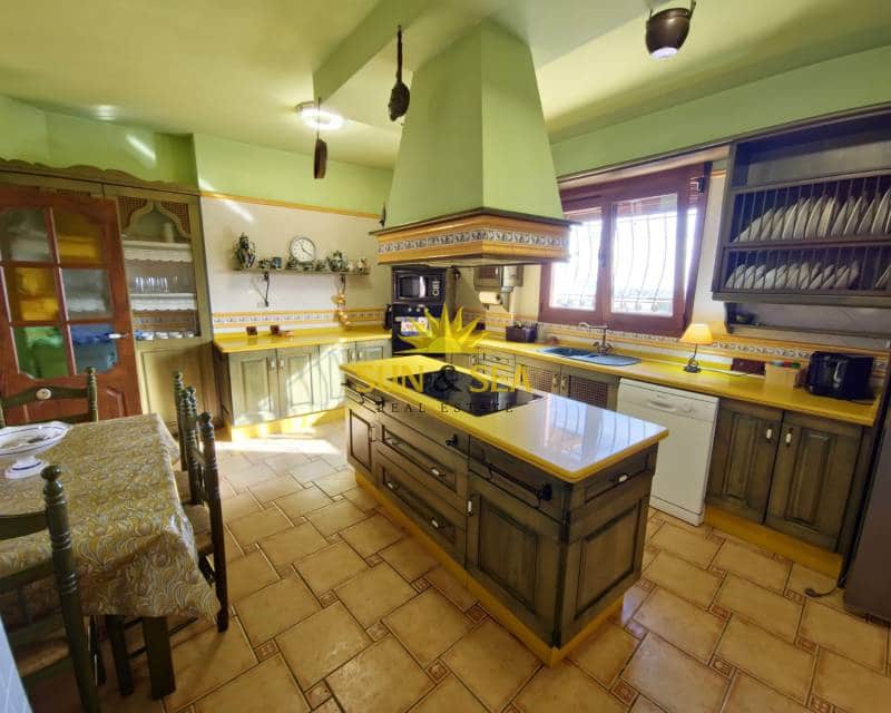 4 quarto Moradia para venda em San Miguel de Salinas com piscina - 990 000 € (Ref: 7951025)