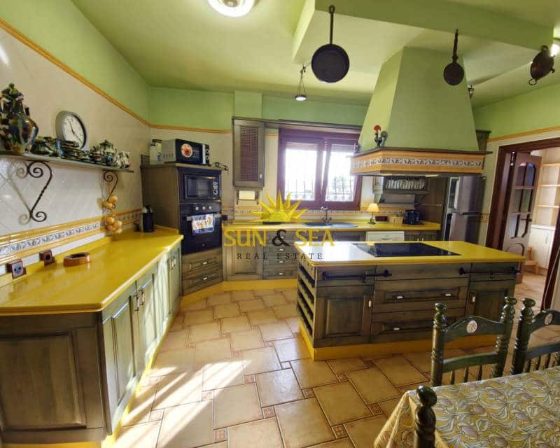 4 quarto Moradia para venda em San Miguel de Salinas com piscina - 990 000 € (Ref: 7951025)