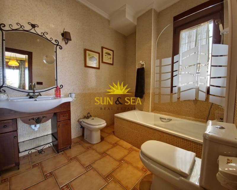 4 quarto Moradia para venda em San Miguel de Salinas com piscina - 990 000 € (Ref: 7951025)