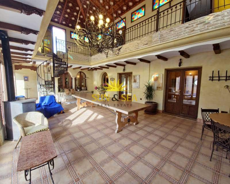 4 quarto Moradia para venda em San Miguel de Salinas com piscina - 990 000 € (Ref: 7951025)