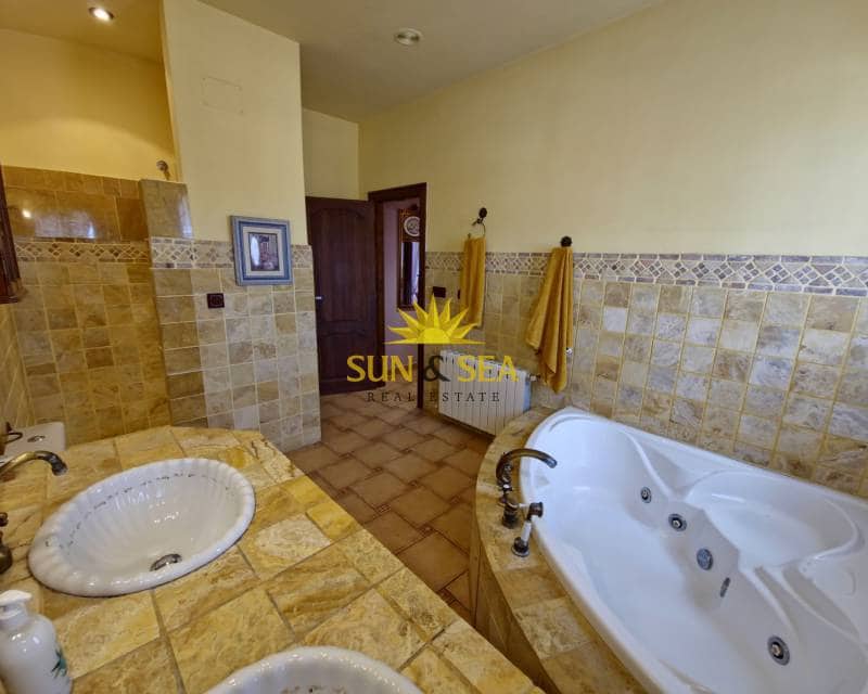 4 quarto Moradia para venda em San Miguel de Salinas com piscina - 990 000 € (Ref: 7951025)