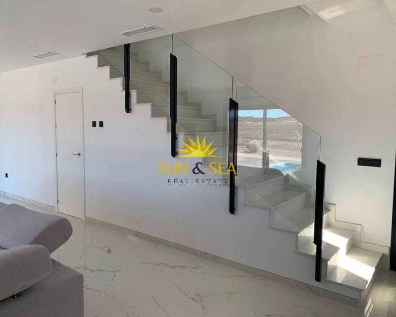 4 Zimmer Villa zu verkaufen in Pinoso mit Pool - 518.000 € (Ref: 7992210)