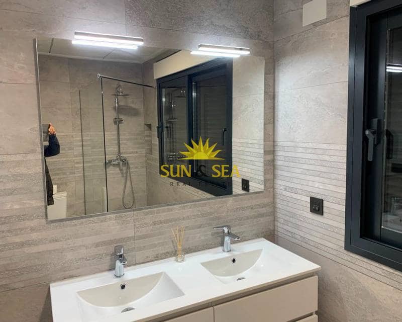 4 Zimmer Villa zu verkaufen in Pinoso mit Pool - 518.000 € (Ref: 7992210)