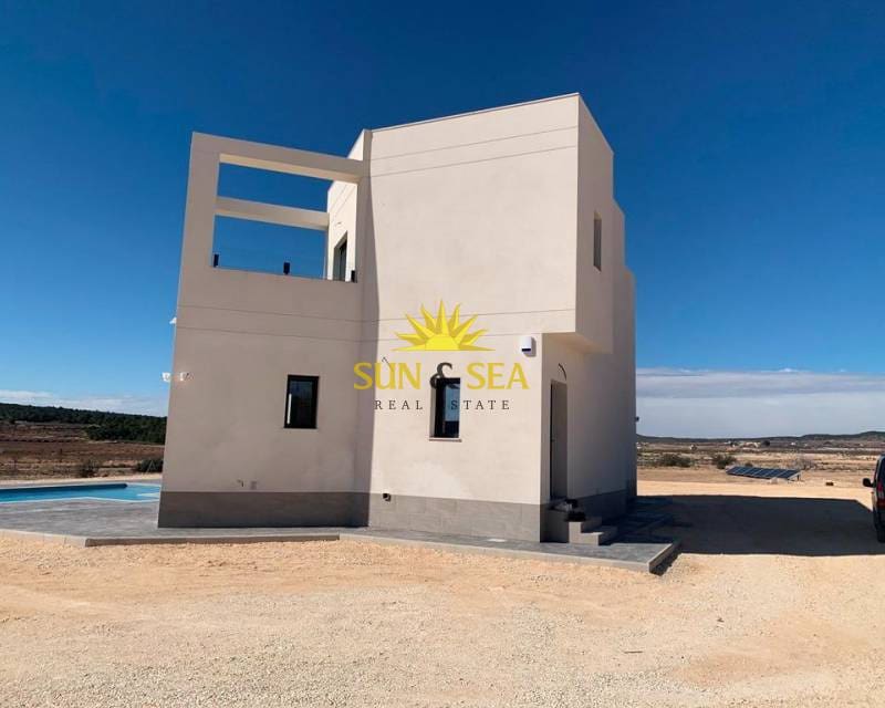 4 Zimmer Villa zu verkaufen in Pinoso mit Pool - 518.000 € (Ref: 7992210)