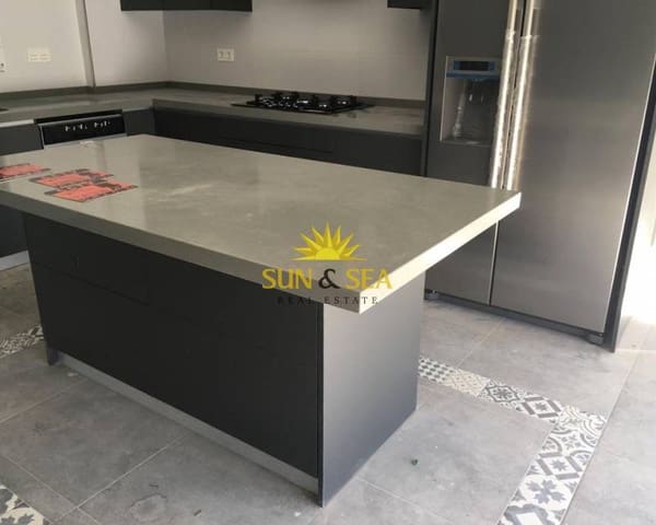 3 soveværelse Villa til salg i Pinoso med swimmingpool - € 398.000 (Ref: 7992211)