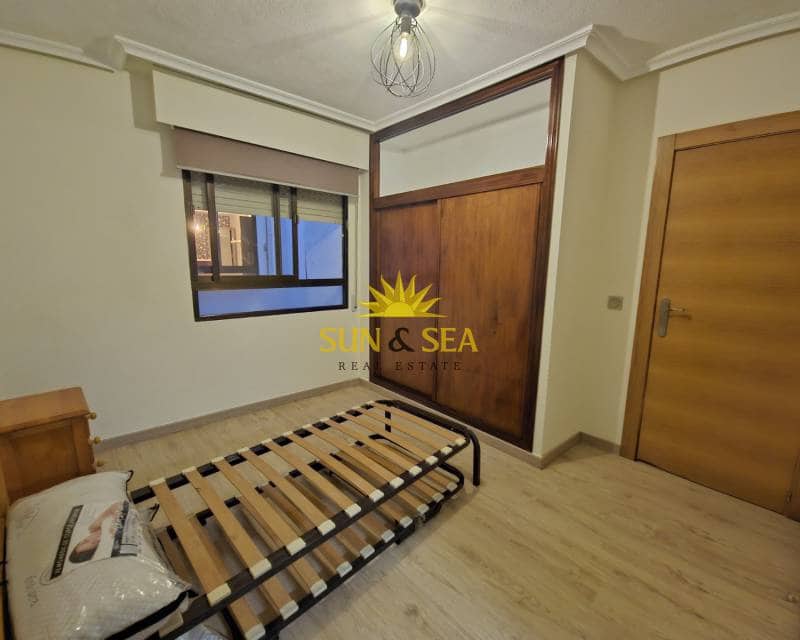 3 camera da letto Appartamento da affittare in Torrevieja - 1.200 € (Rif: 8002959)