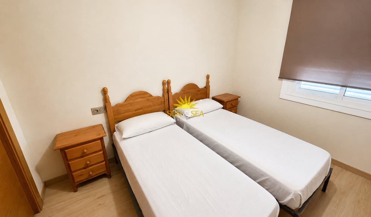 3 bedroom Apartment for rent in Torrevieja - € 1,200 (Ref: 8002959)