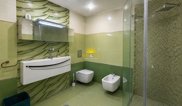 3 soveværelse Lejlighed til leje i Las Piscinas Naturales, Torrevieja - € 1.500 (Ref: 8002959)