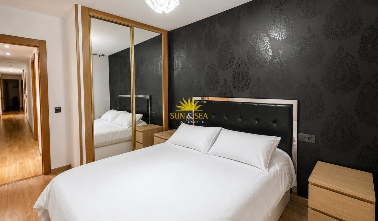 3 bedroom Apartment for rent in Torrevieja - € 1,200 (Ref: 8002959)