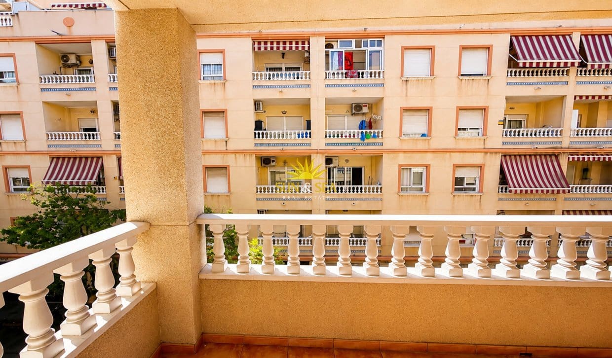 3 bedroom Apartment for rent in Torrevieja - € 1,200 (Ref: 8002959)